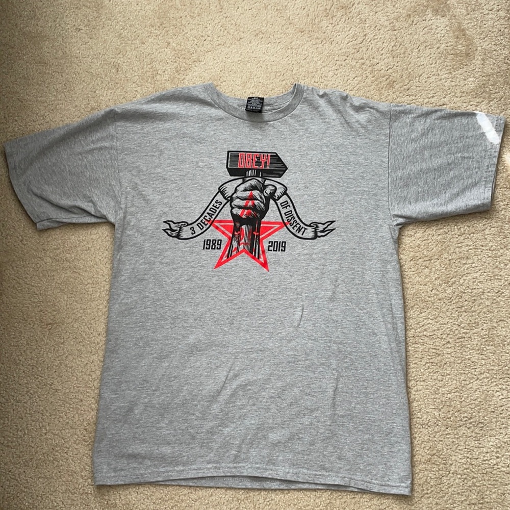 Obey tee